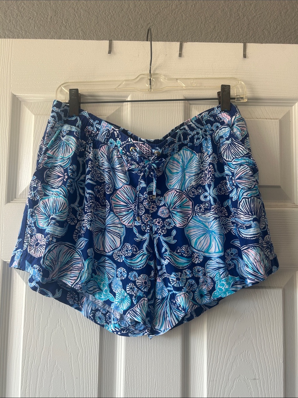 Lilly Pulitzer lightweight rayon drawstring shorts blue jellyfish shell print